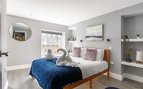 Stunning And Beautiful 2-Bedroom Condo With Amazing Cathedral Views